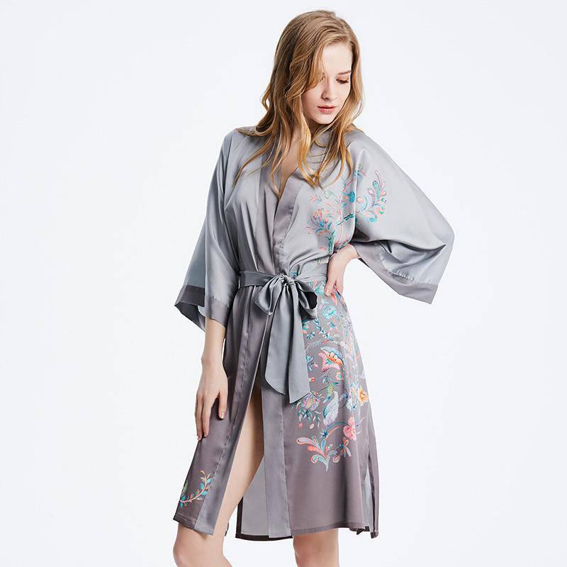 Chinese Factory Women 100% Mulberry Silk Custom Robes - China