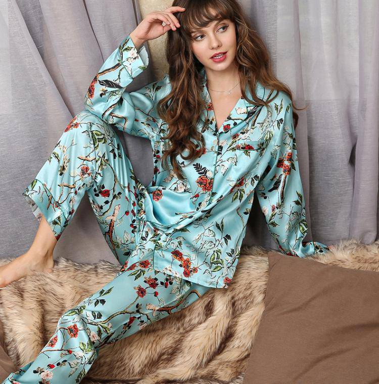 Why Are Women Silk Pajamas Popular?